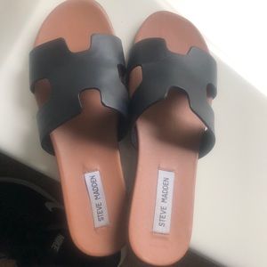 Steve Madden Greek Flats. Black leather flats